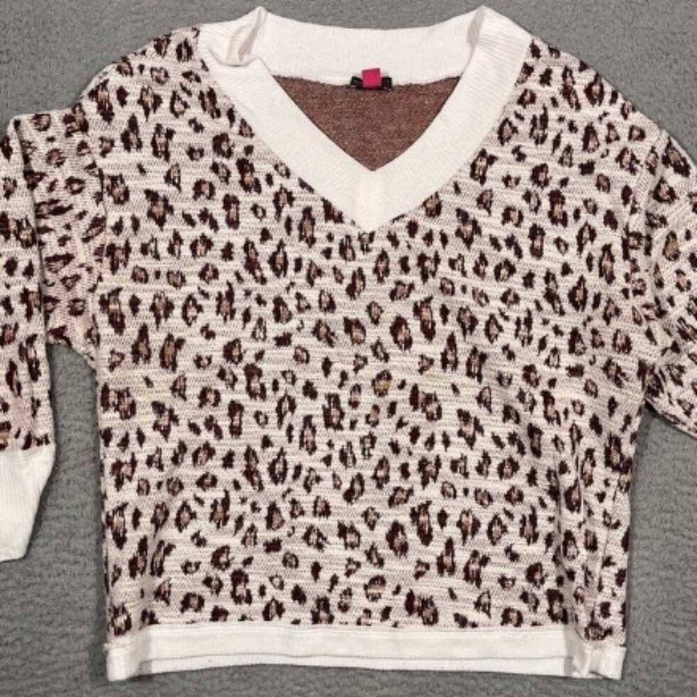 Vince Camuto Leopard Print V-Neck Sweater - S